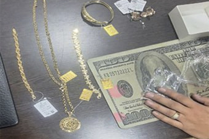 A 12-year-old boy who stole 49 million soums worth of gold items and ran away was caught
