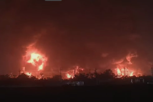 A huge fire broke out at an oil refinery in Iraq