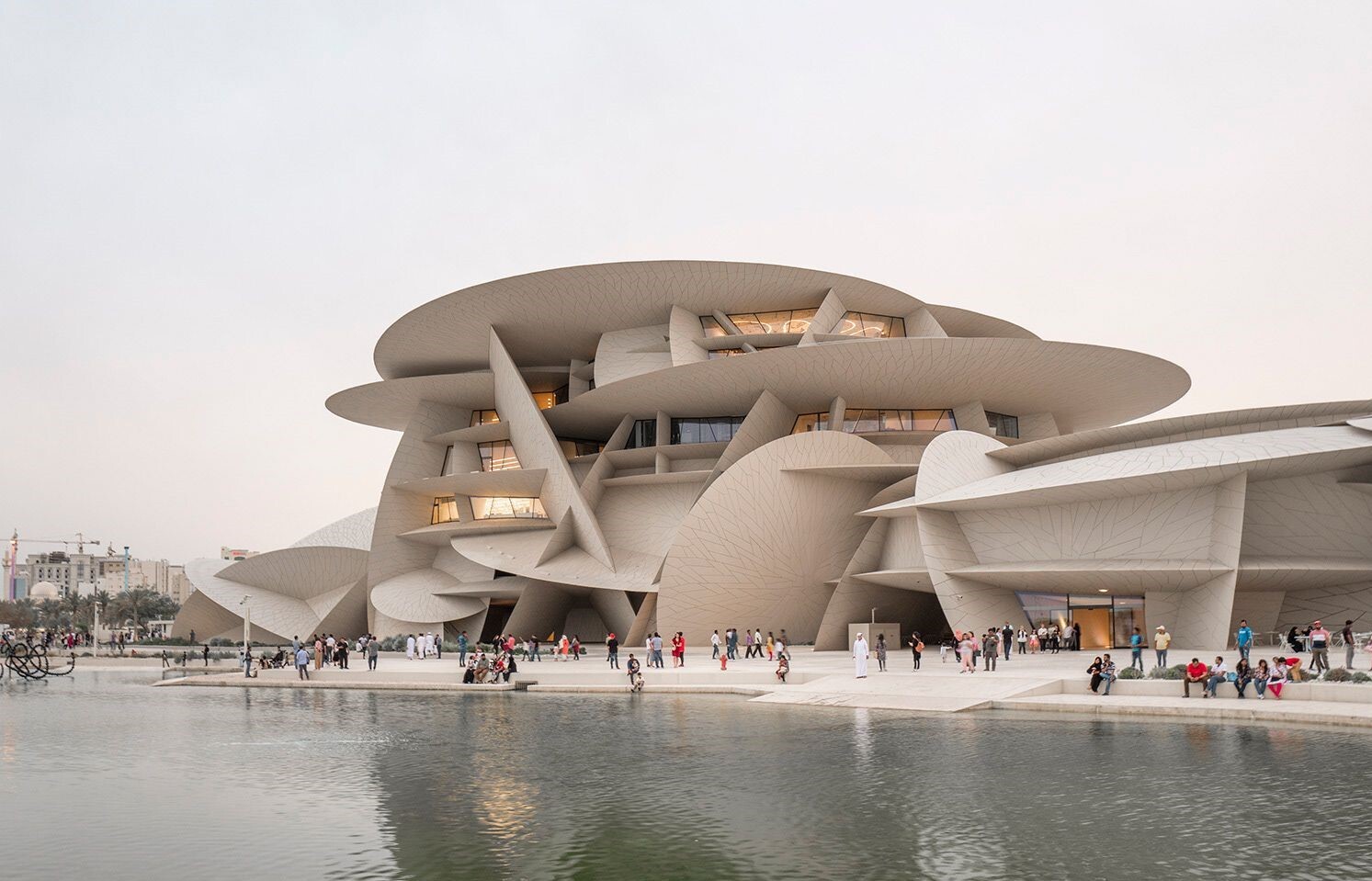 Travel with us to the Qatar National Museum, the "desert rose" with 4,000 years of history