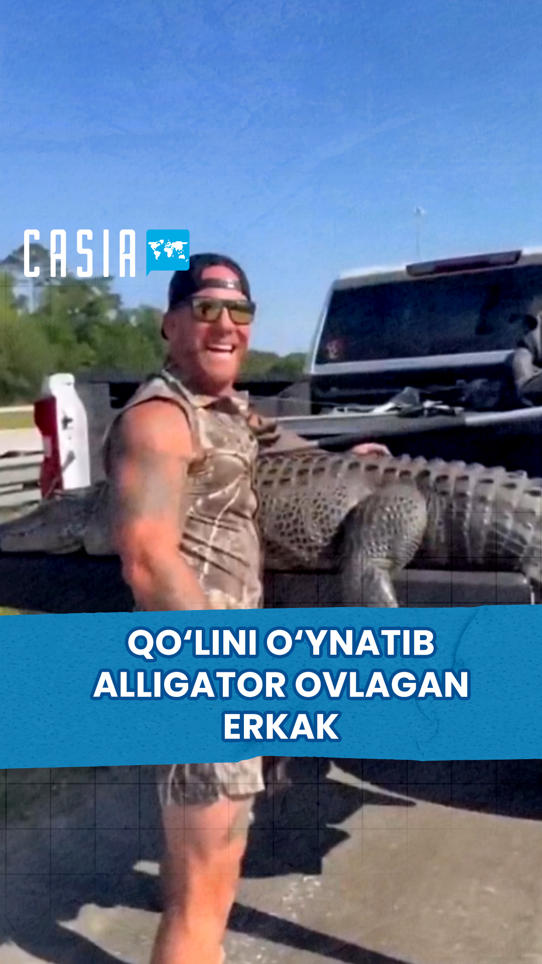 Man catches alligator with his bare hands