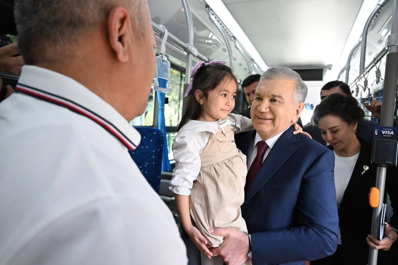 Shavkat Mirziyoyev Tours Shota Rustaveli Street by Bus