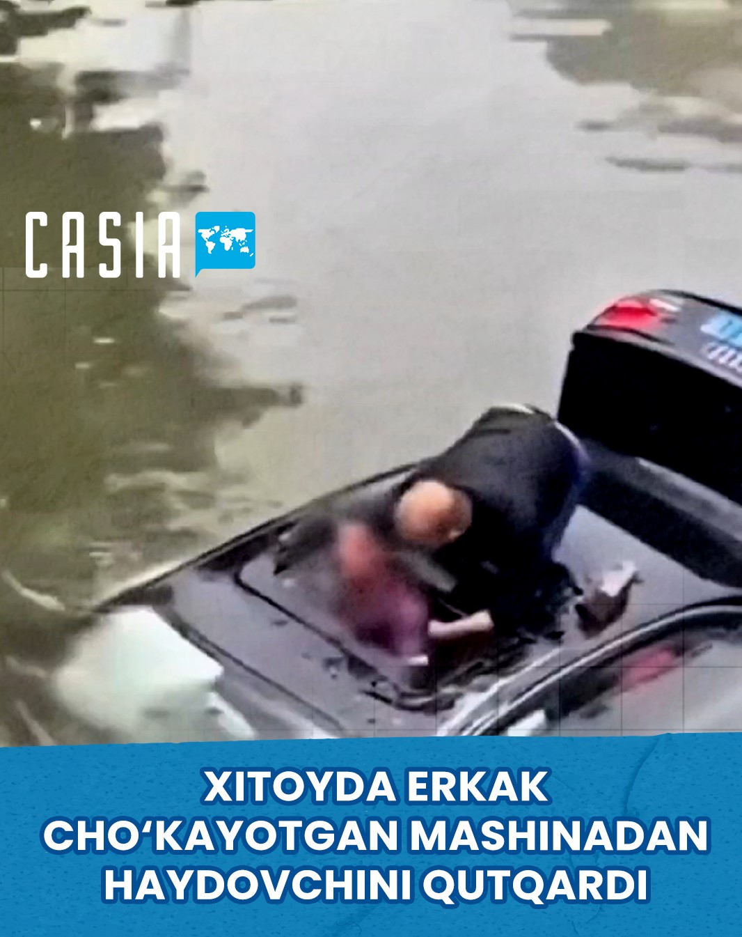 Man in China rescues driver from sinking car