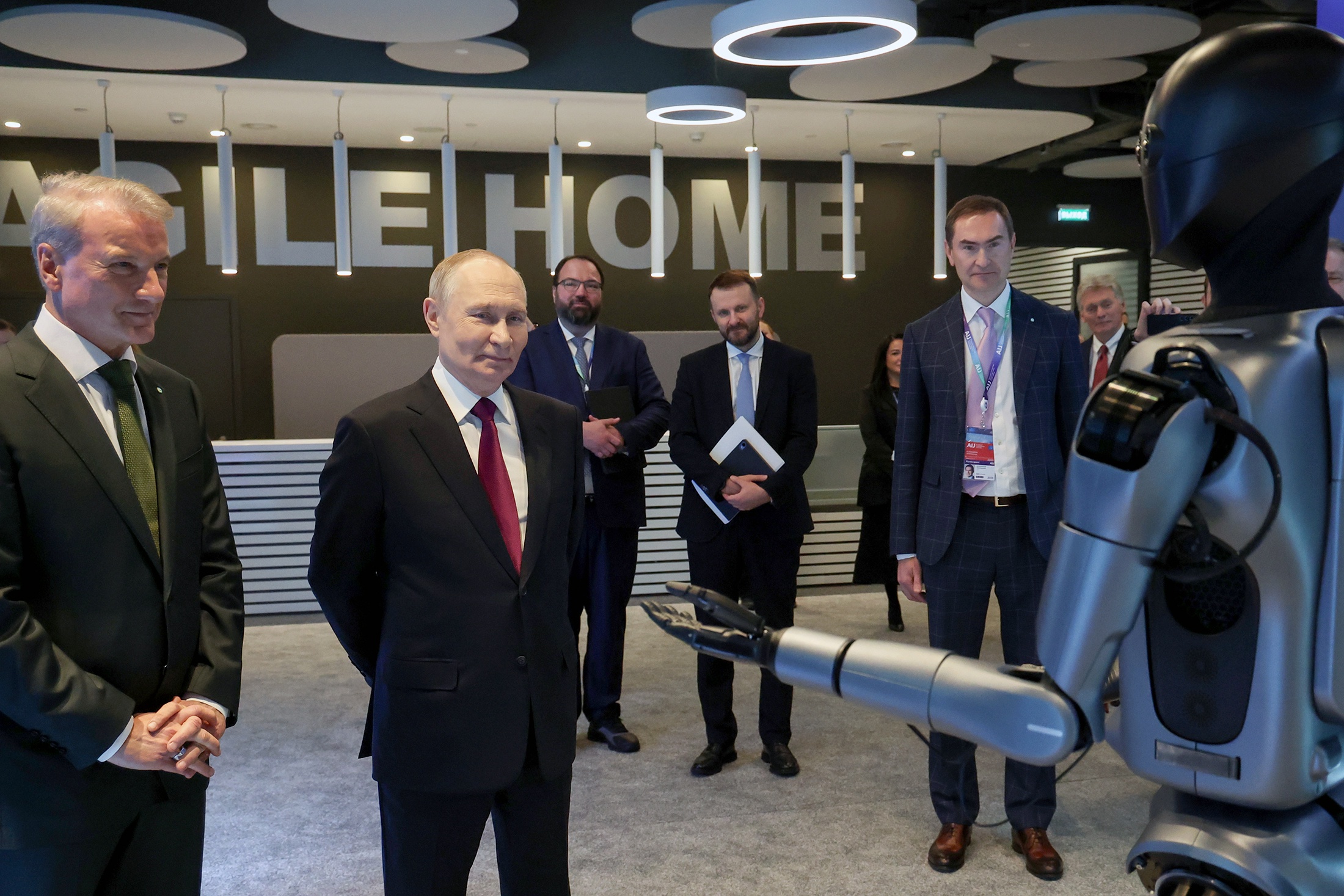 In Russia, an AI-powered robot danced for Putin