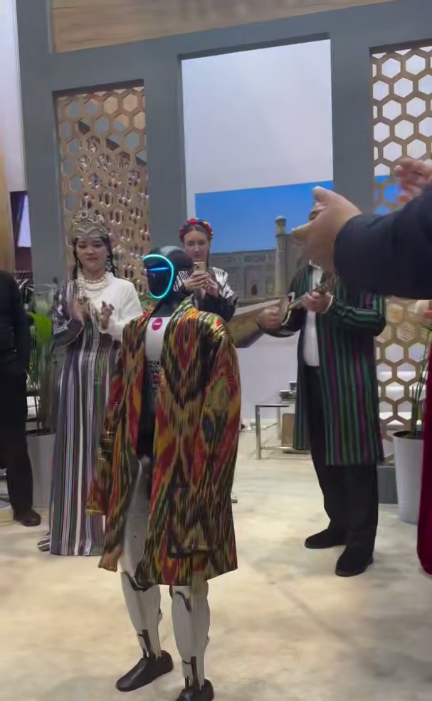Robot dancing to Uzbek folk songs