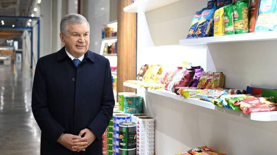 Shavkat Mirziyoyev Visits Packaging Production Company in Syrdarya