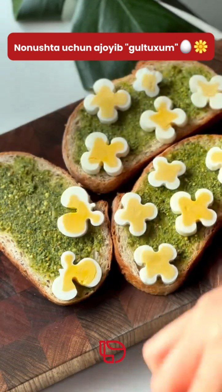 Beautifully shaped "flower eggs" for a delicious breakfast