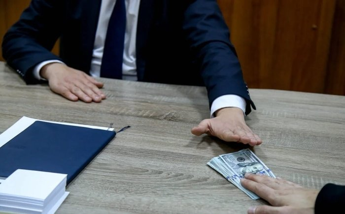 Officials who demanded 85 million soums were detained