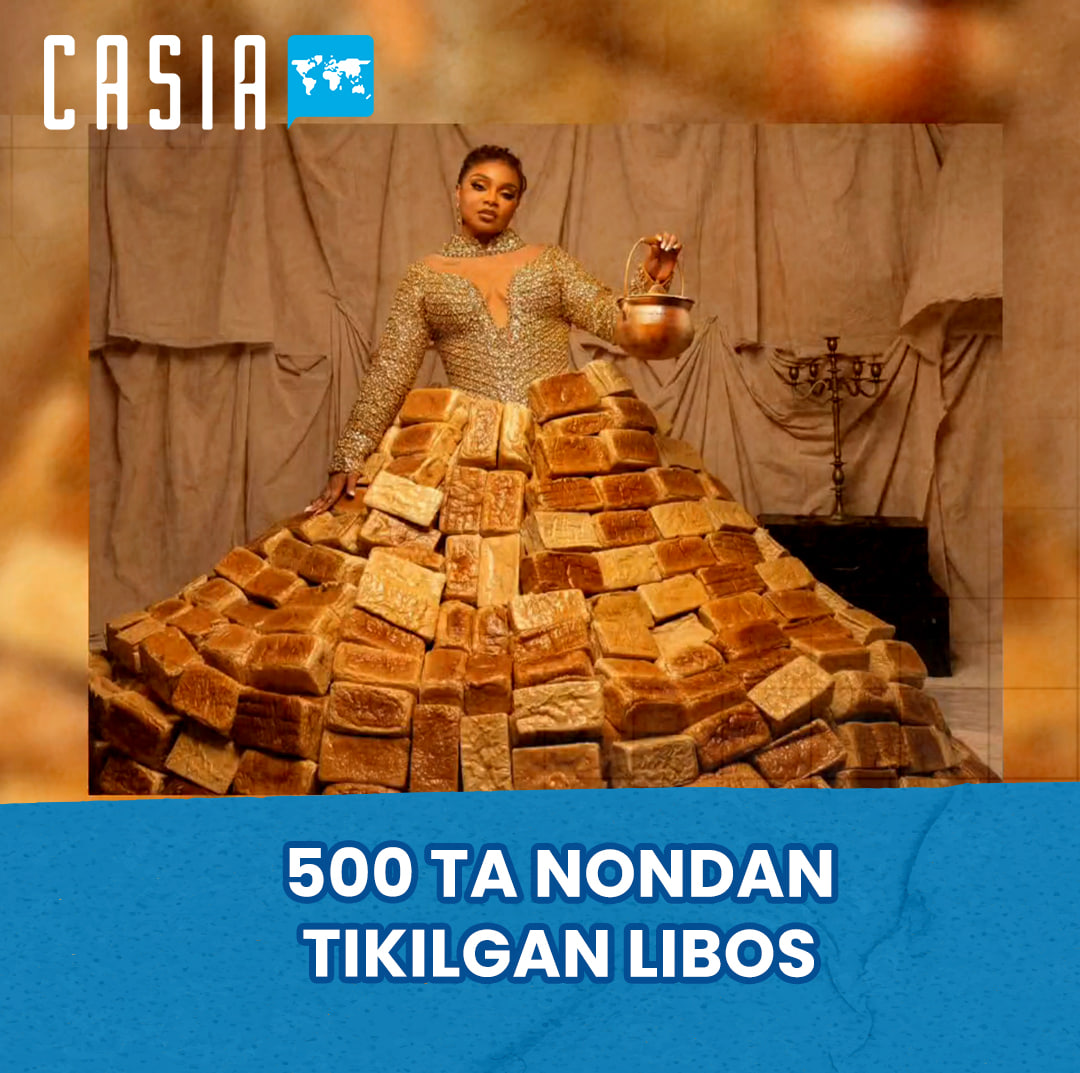 🍞 Dress made from 500 loaves of bread 