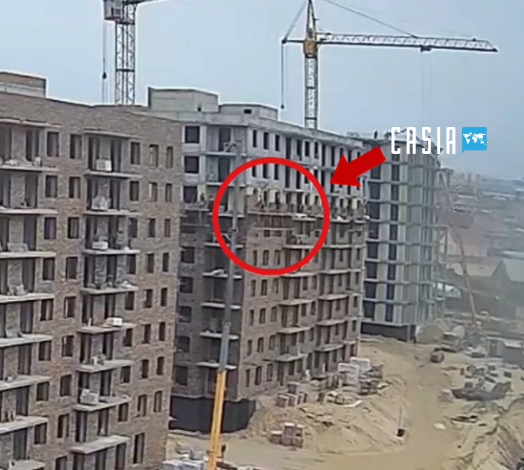 Two Uzbeks Fall from 7th Floor in Russia