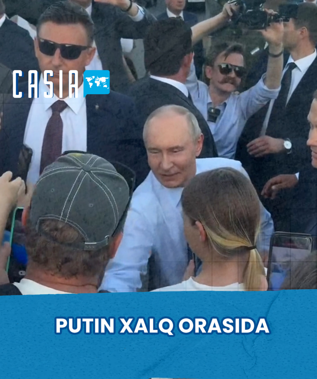 Putin stops his motorcade and meets with local residents