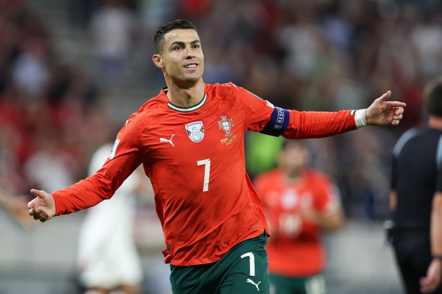 Ronaldo’s teammates congratulated him on his wedding