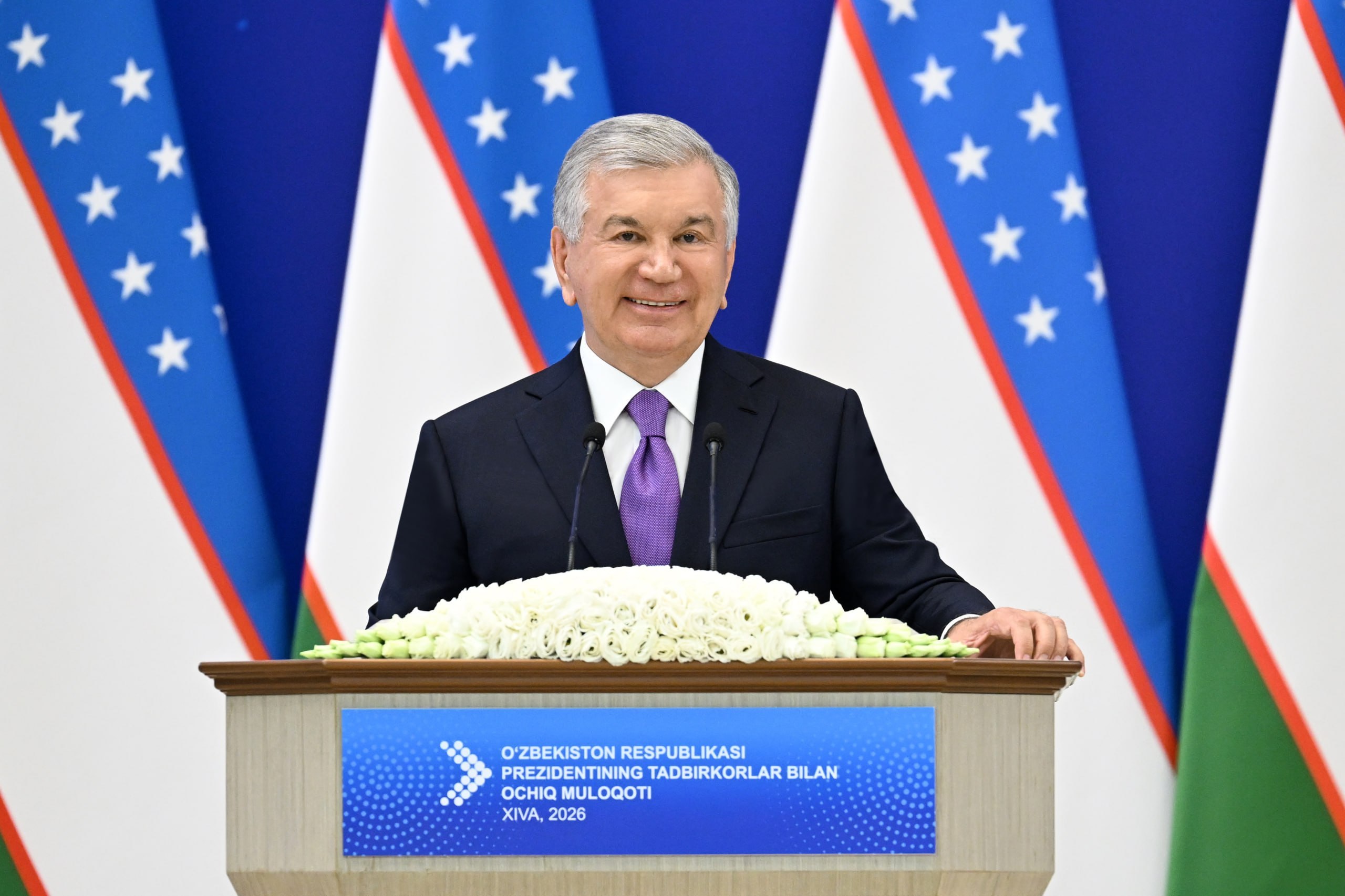 What did Shavkat Mirziyoyev highlight during his dialogue with entrepreneurs?
