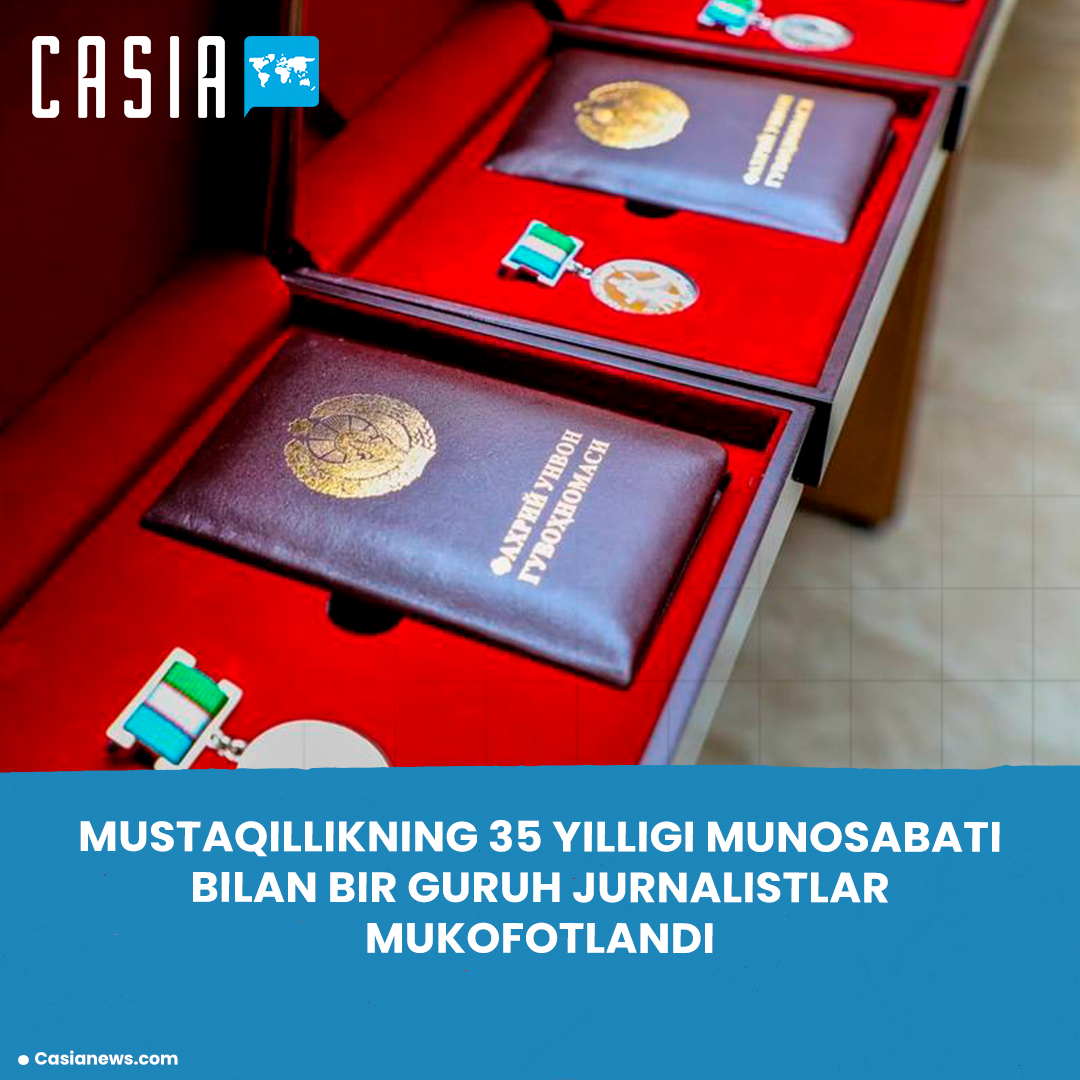 A group of journalists awarded on the occasion of the 35th anniversary of Independence
