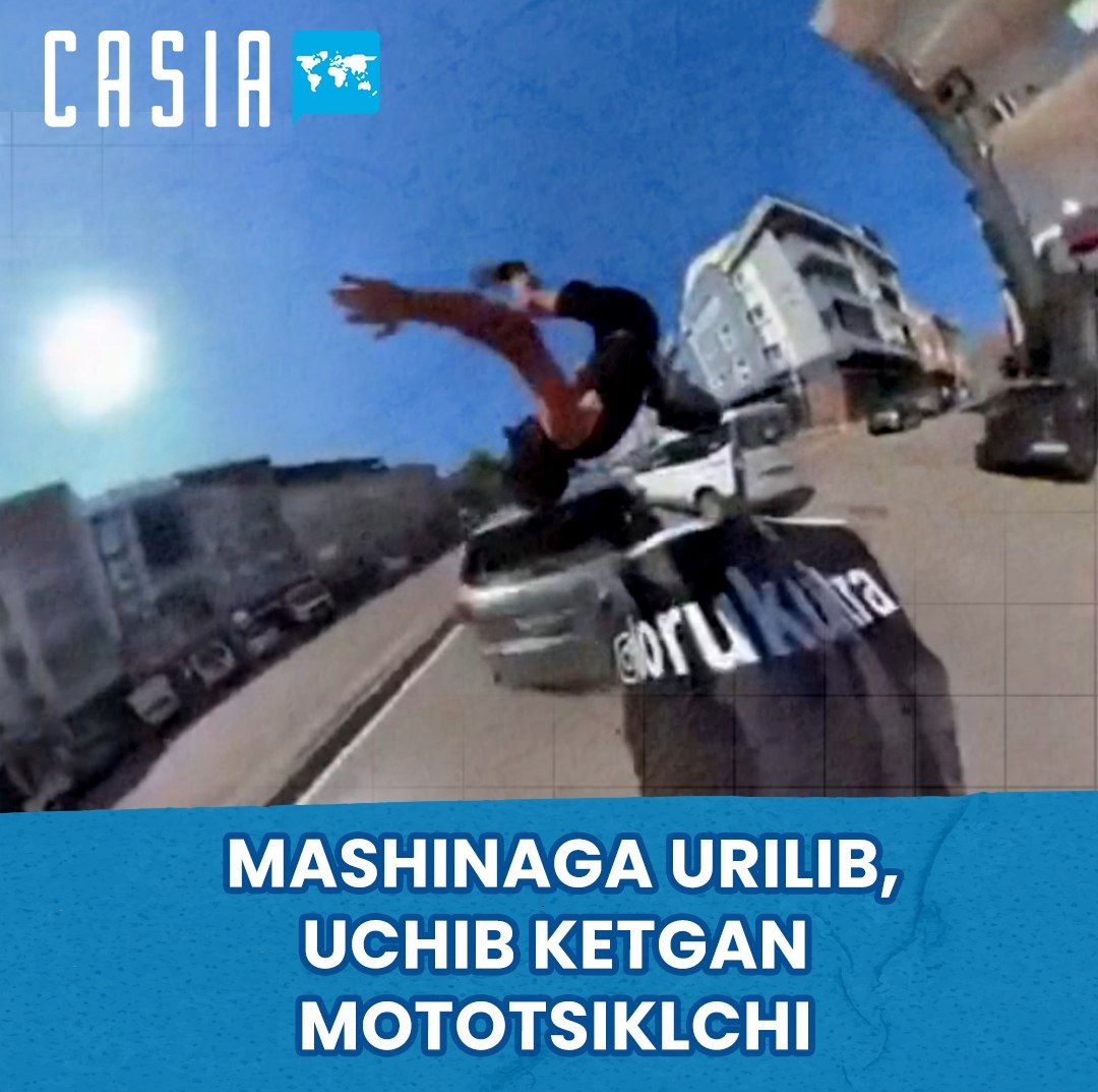 Motorcyclist crashes into car at high speed and is thrown several meters