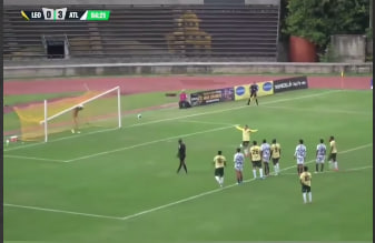 The goalkeeper’s superstition backfired on him 😂🥅