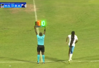 The Opponent’s Long Hair Got Two Footballers Sent Off! 😳🟥
