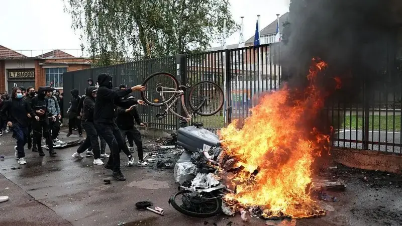 Student protests in France: 440 people arrested.