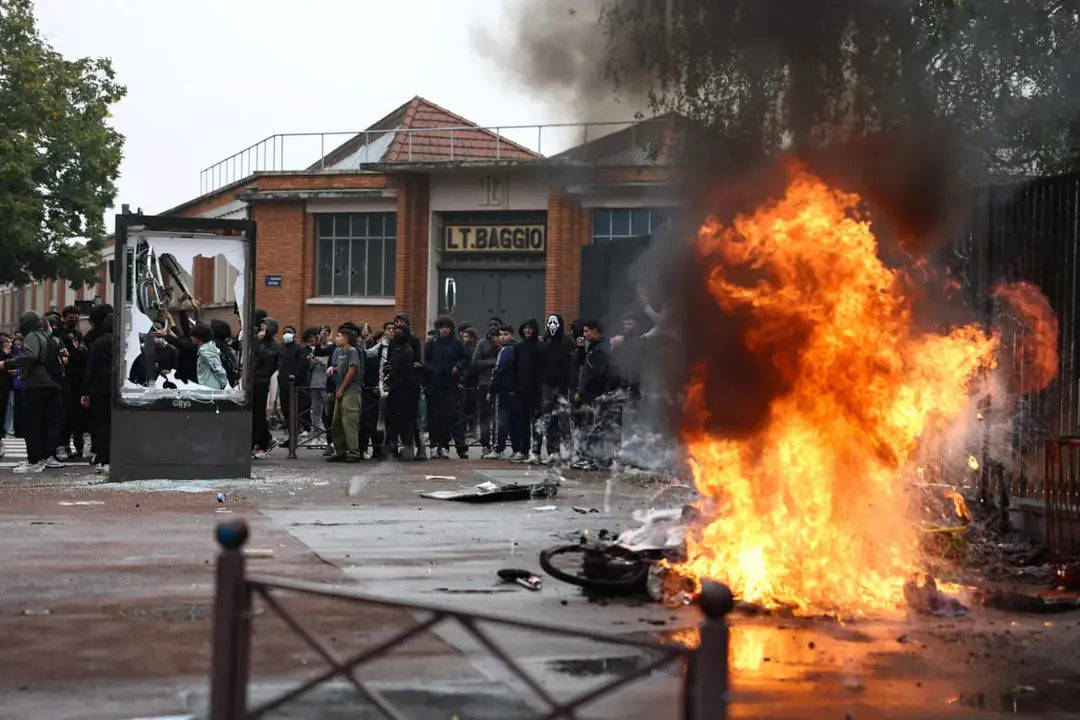 Student protests in France have intensified: 1,949 people detained.