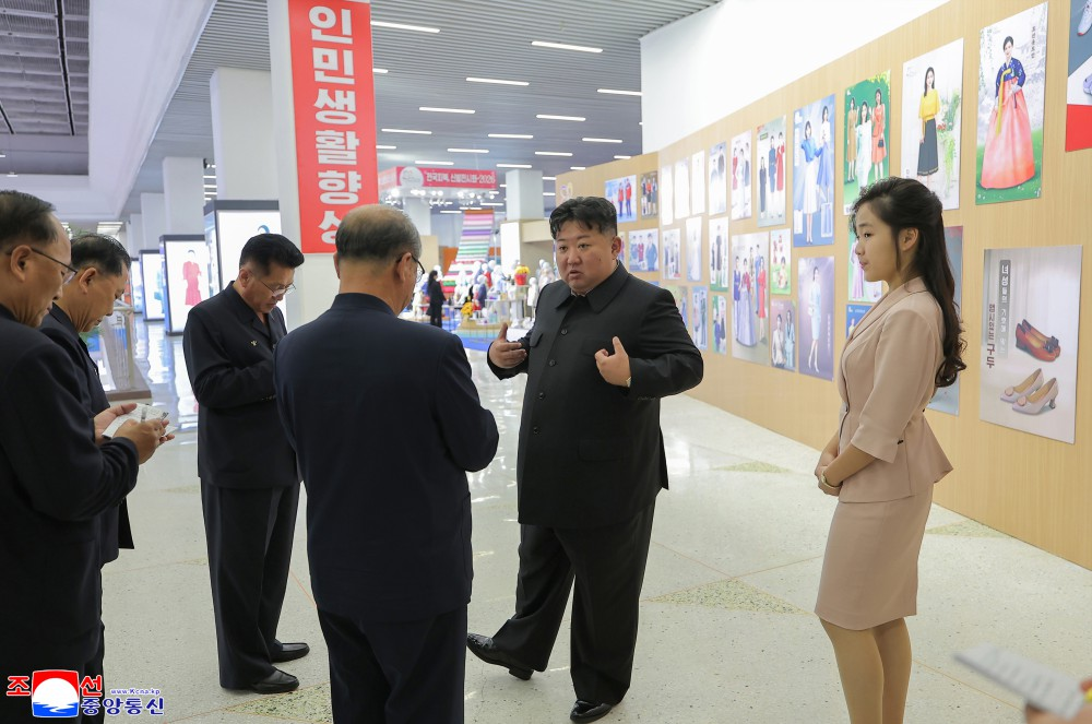 Kim komaga tushgani haqidagi xabarlardan so‘ng ommaga ko‘rinish berdi